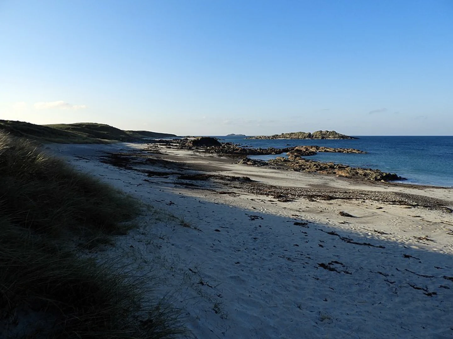 An image depicting the trail Iona - The North Loop via Baile Mor The Village and its surrounding area.