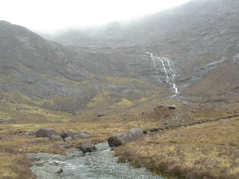 An image depicting the trail Lota Coirre via Glen Sligachan and its surrounding area.