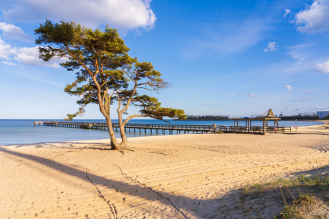 An image depicting the trail Skåneleden 6 and its surrounding area.