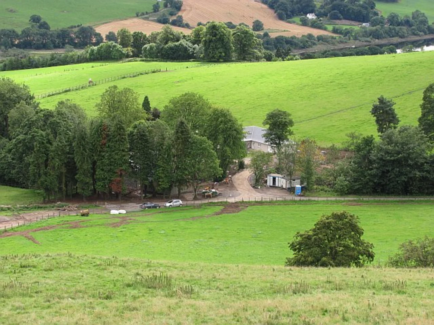 An image depicting the trail Kinnoull Hill via Tower Trail and its surrounding area.