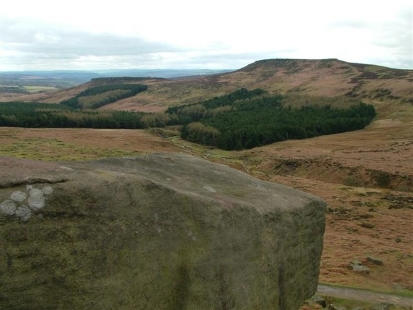 An image depicting the trail Carl Wark and Higger Tor via Sheffield Country Walk and its surrounding area.