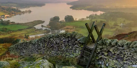 An image depicting the trail Lake to Lake Walk and its surrounding area.