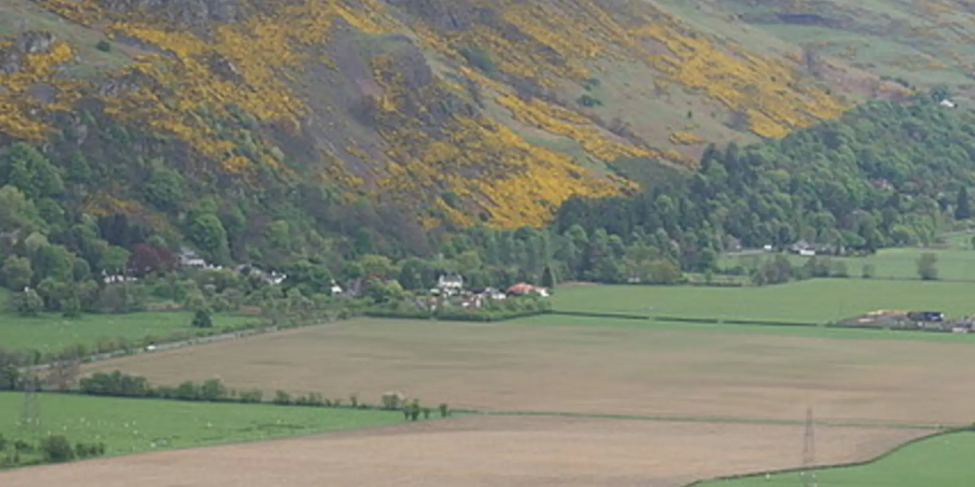 An image depicting the trail Dumyat Hill from Blairlogie and its surrounding area.