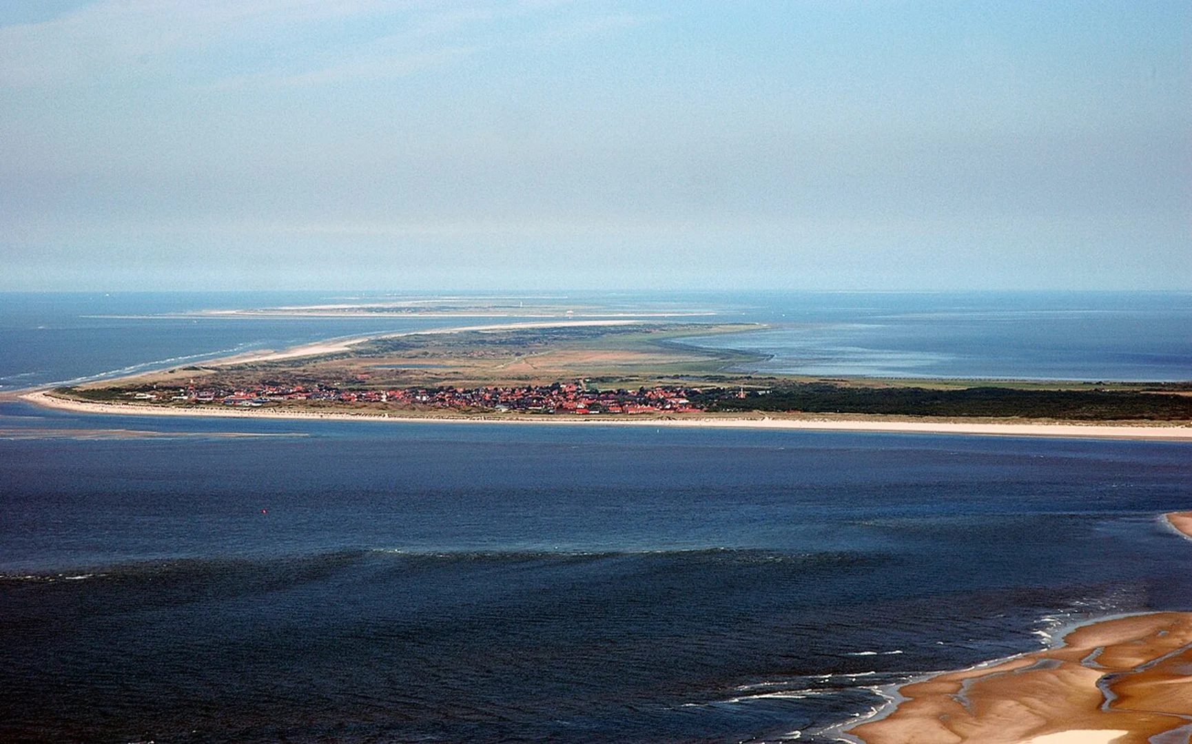 An image depicting the trail Inselmädchen Loop via Langeoog and its surrounding area.