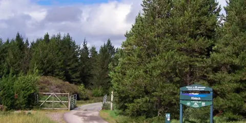 An image depicting the trail Leitir Fura Trail - Kinloch Forest and its surrounding area.