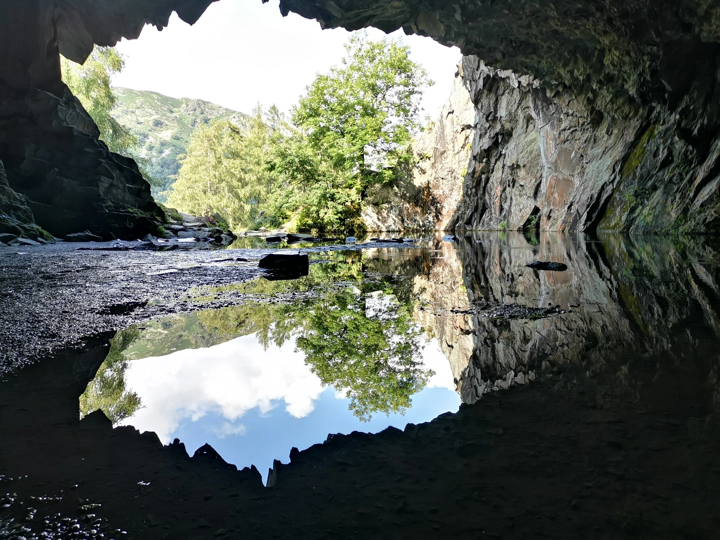 An image depicting the trail Rydal Caves and its surrounding area.