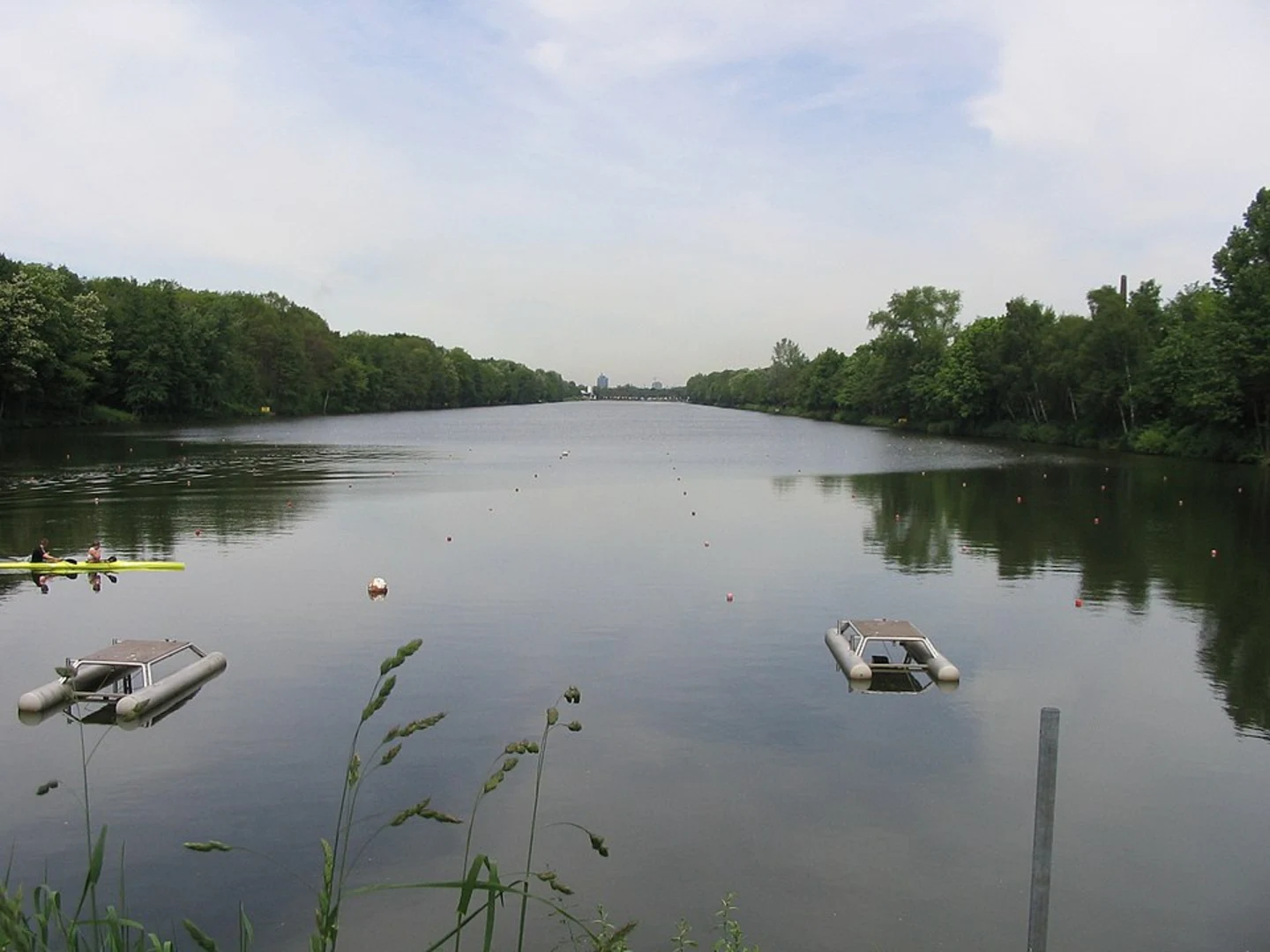An image depicting the trail Wedau Regatta Course, Parallelkanal and Sportpark Duisburg Loop and its surrounding area.