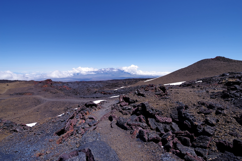 An image depicting the trail Mauna Loa Summit via Observatory Trail and its surrounding area.