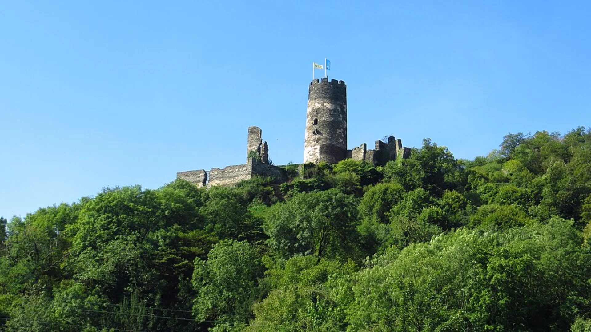 An image depicting the trail Fursten Berg, Kletterwald Erlbniswald Mainau and University of Kontanz Loop via Ulmisriedweg and its surrounding area.