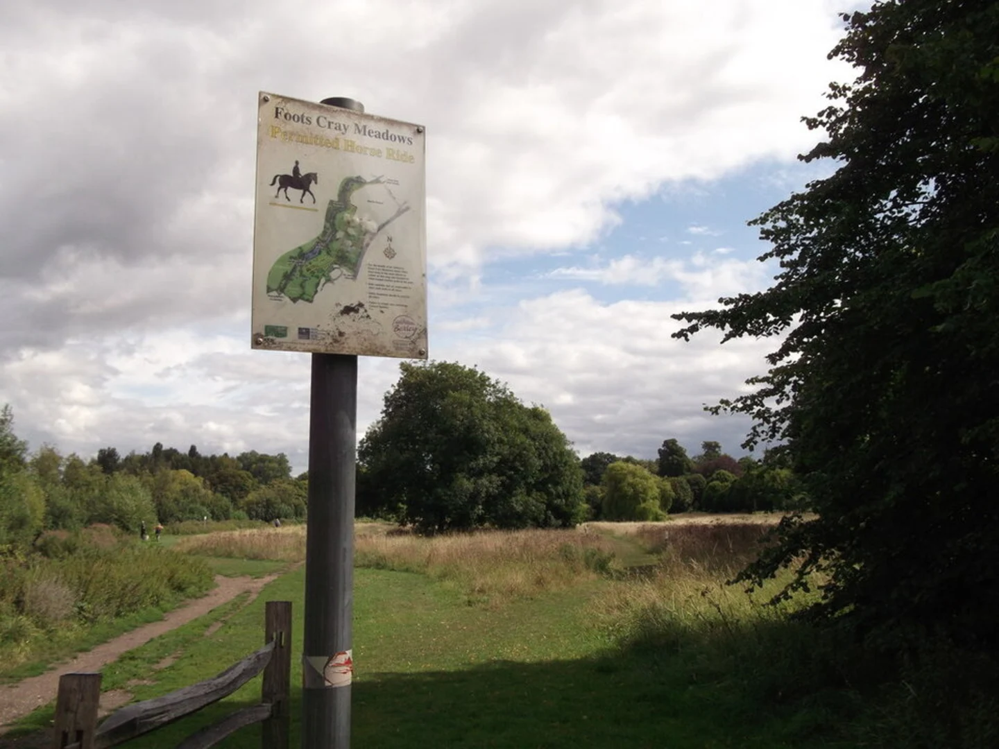 An image depicting the trail Foots Cray Meadows and its surrounding area.
