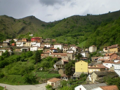 Route of the Sources- Valley of the Negro River PR AS 133