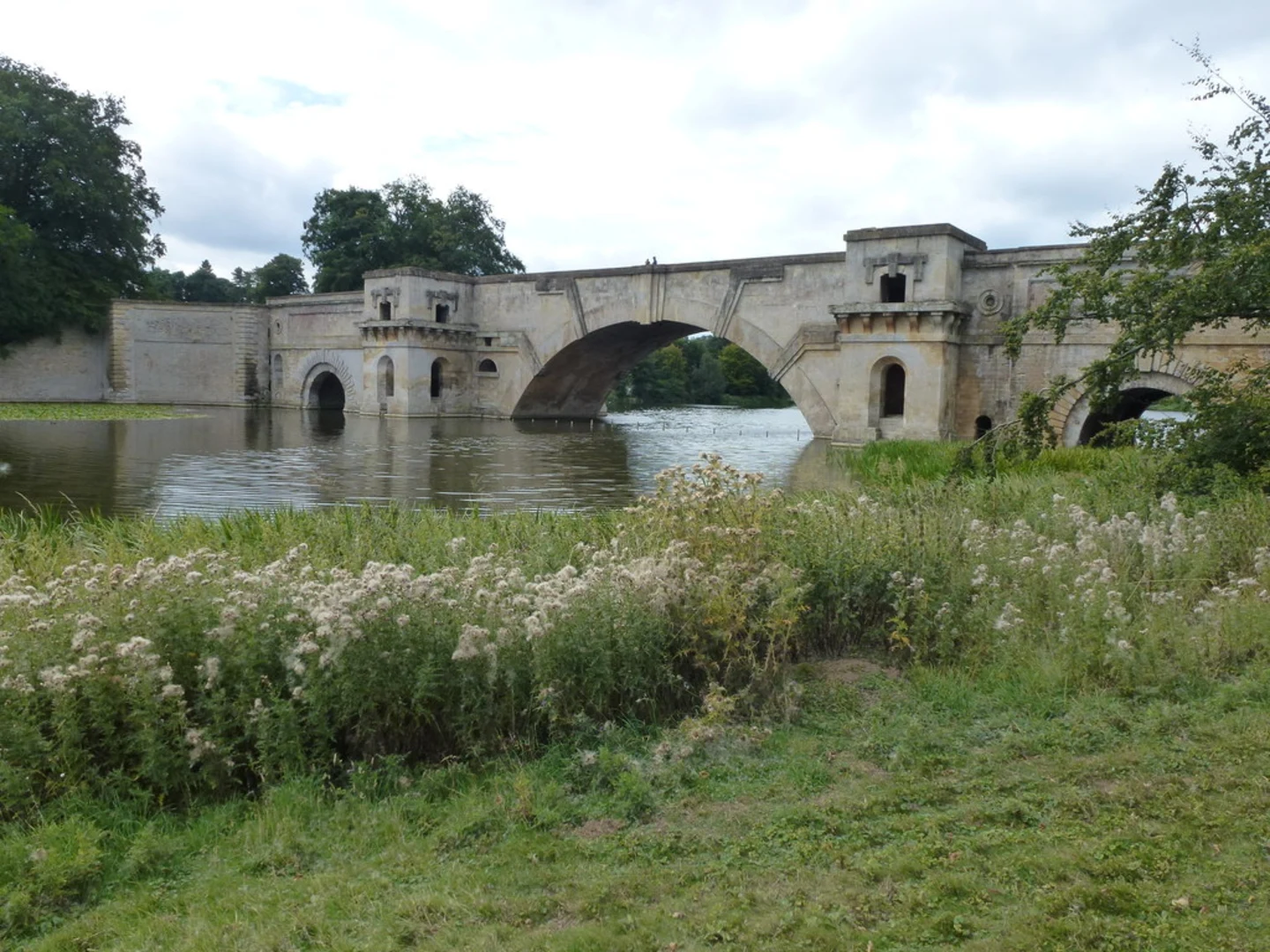 An image depicting the trail Blenheim Park Loop - Combe and its surrounding area.