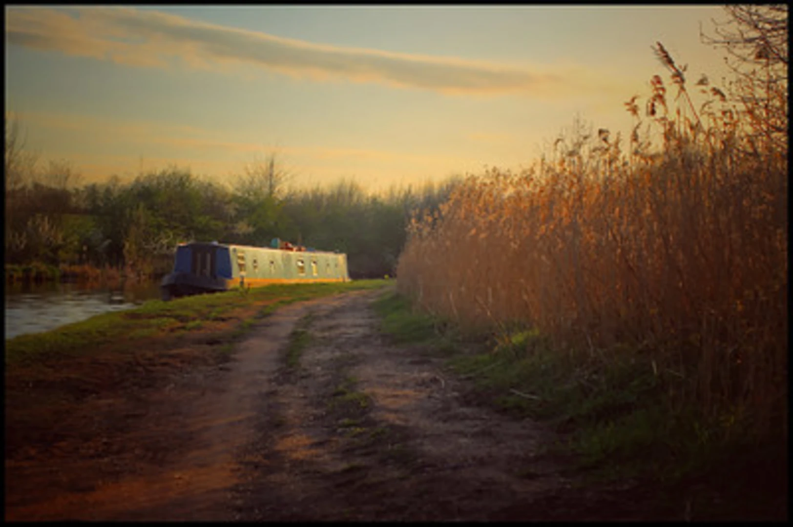An image depicting the trail Bridgewater Canal Towpath and Bridgewater Way and its surrounding area.