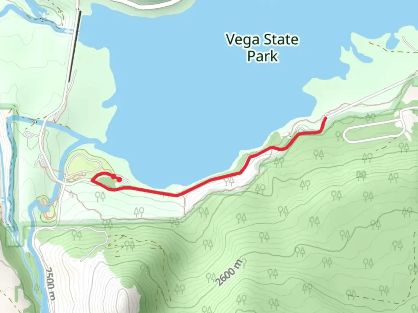 An image depicting the trail Vega Reservoir South Shore Trail and its surrounding area.