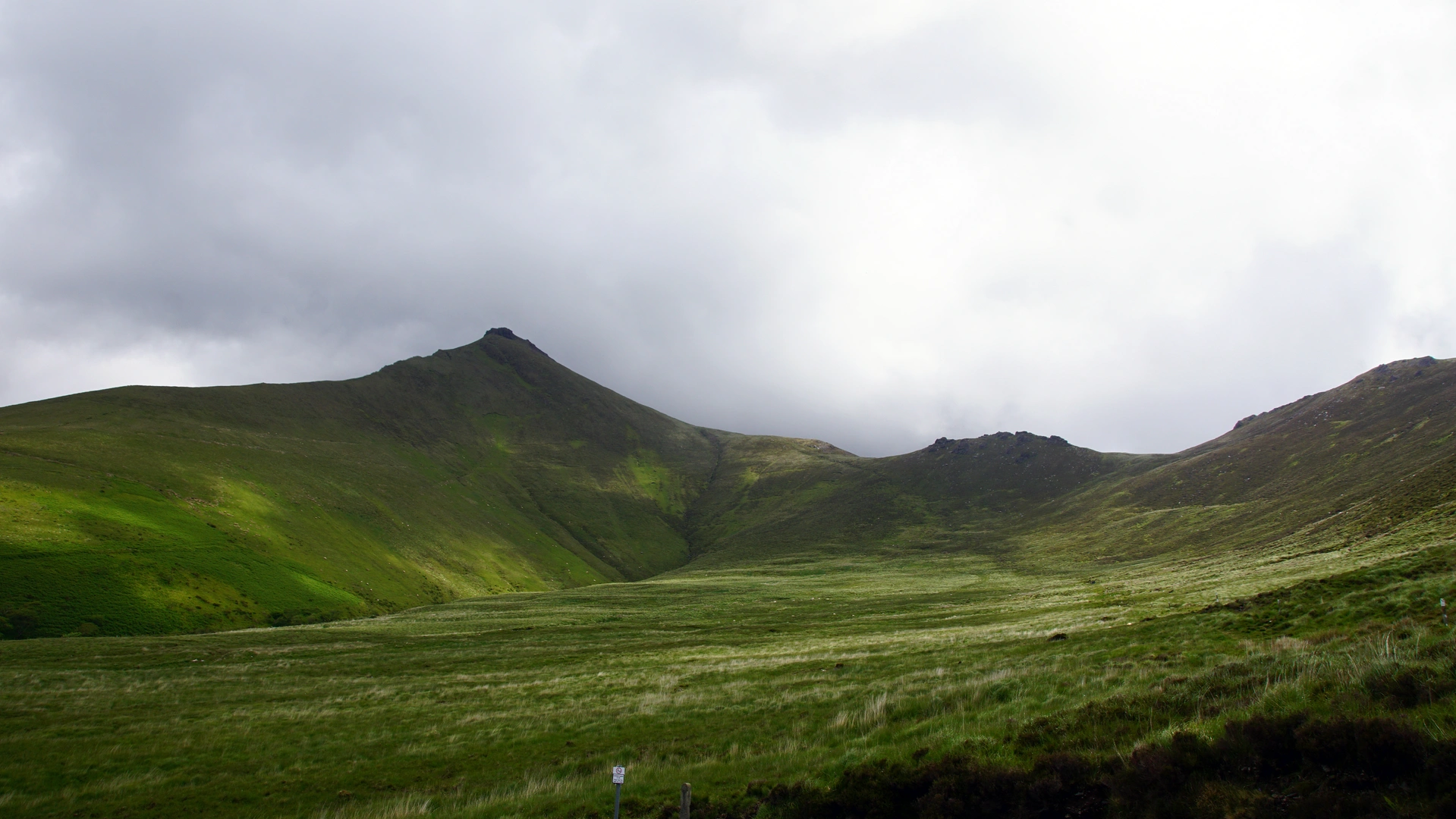 An image depicting the trail Caherconree Loop and its surrounding area.