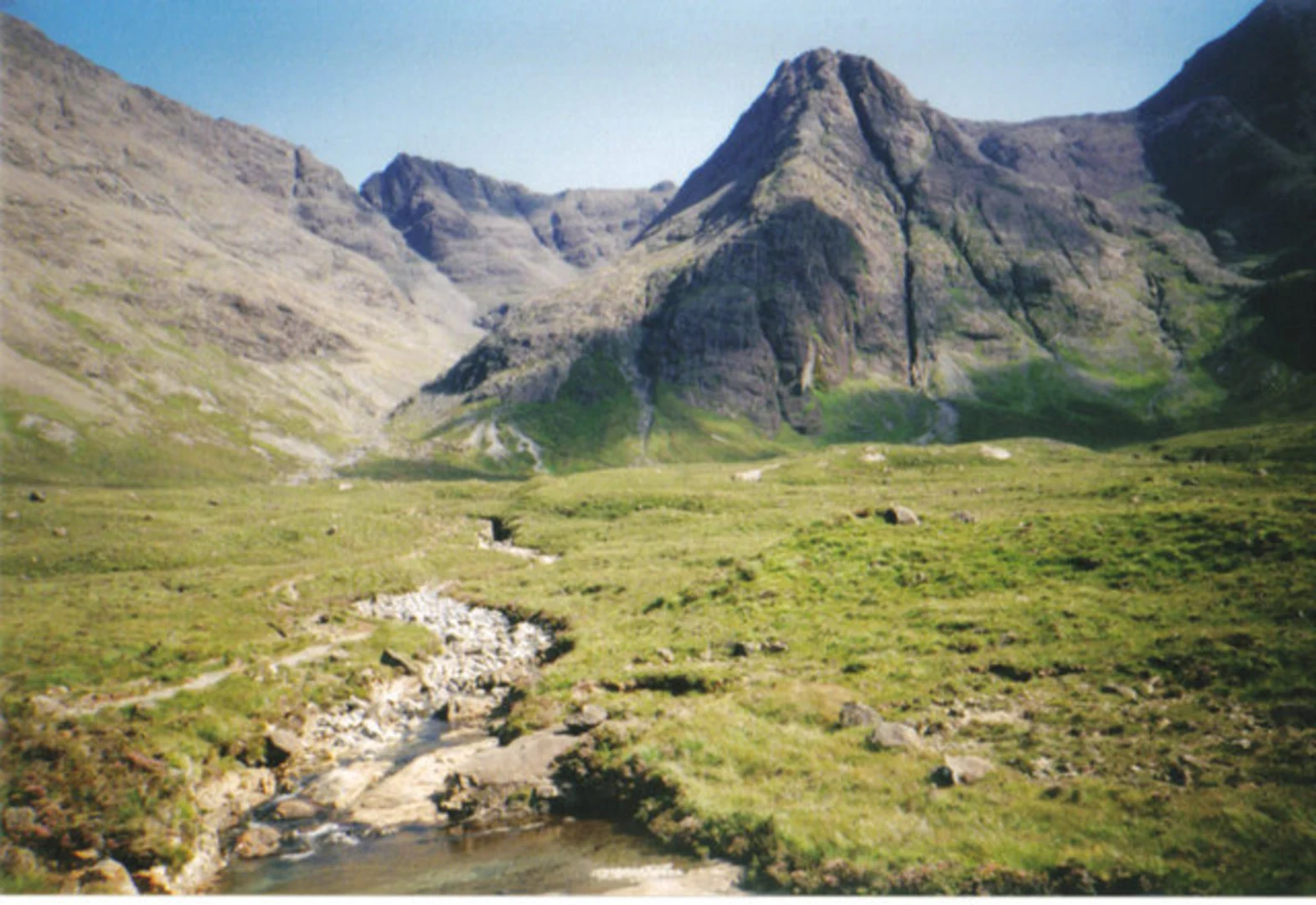 An image depicting the trail Allt Coir' a'Mhadaidh and The Fairy Pools Walk and its surrounding area.