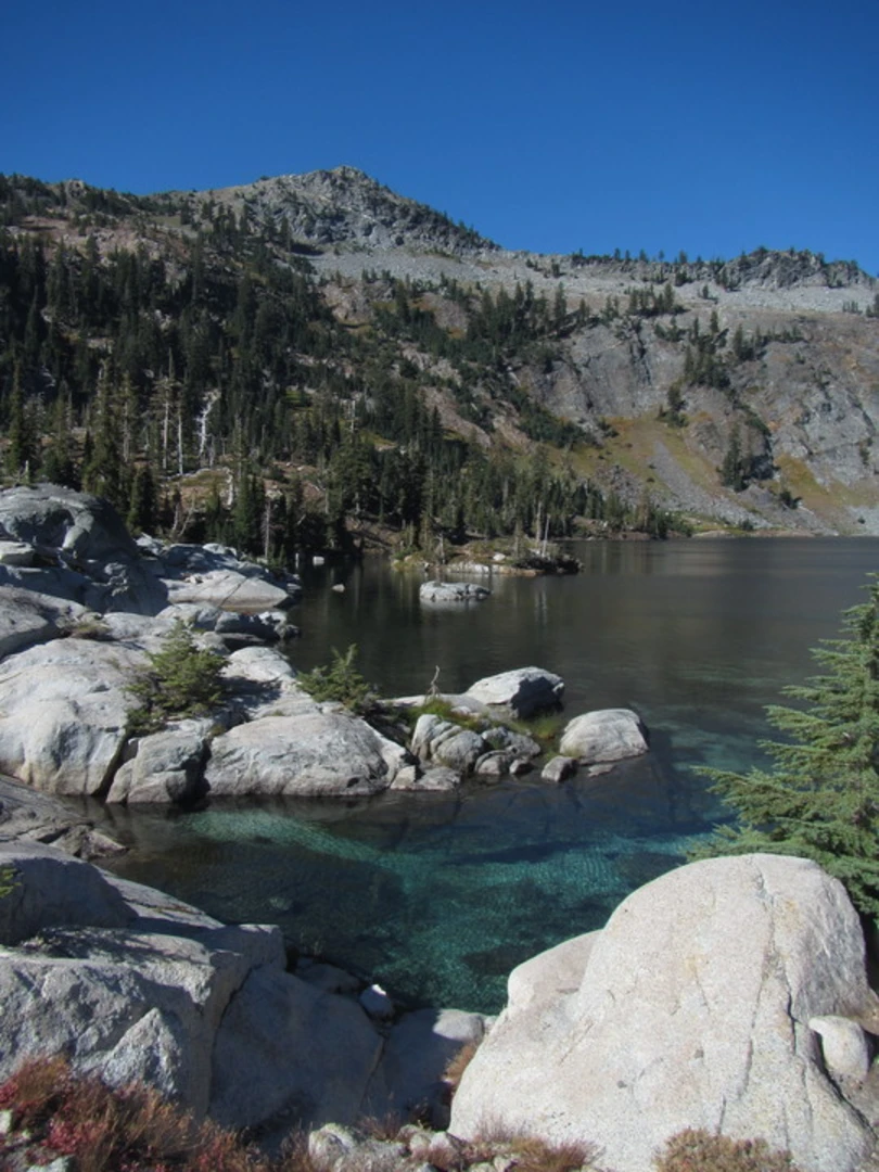An image depicting the trail Caribou Lake Trail and its surrounding area.