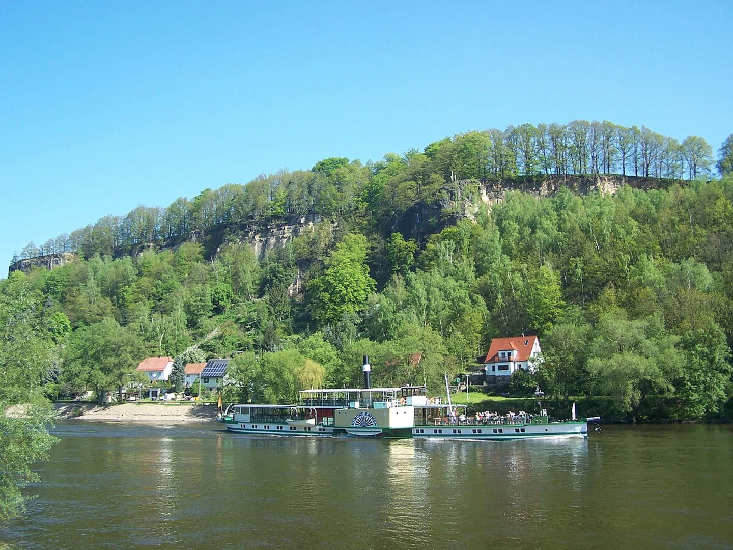 An image depicting the trail Verlorener Turm and Bastei via Basteir Rundweg and its surrounding area.
