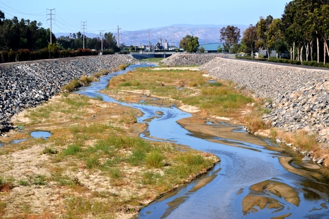 An image depicting the trail San Diego Creek Trail and its surrounding area.