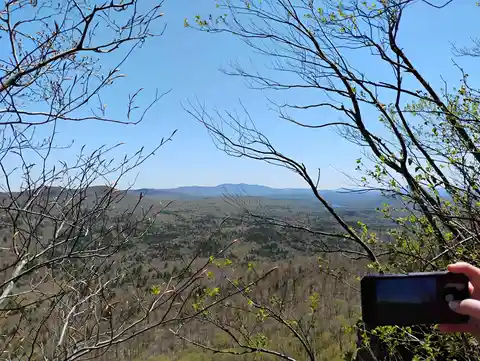 An image depicting the trail Holts Ledge via Appalachian Trail and its surrounding area.