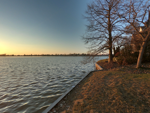An image depicting the trail Pontiac Lake State Recreation Area Loop and its surrounding area.