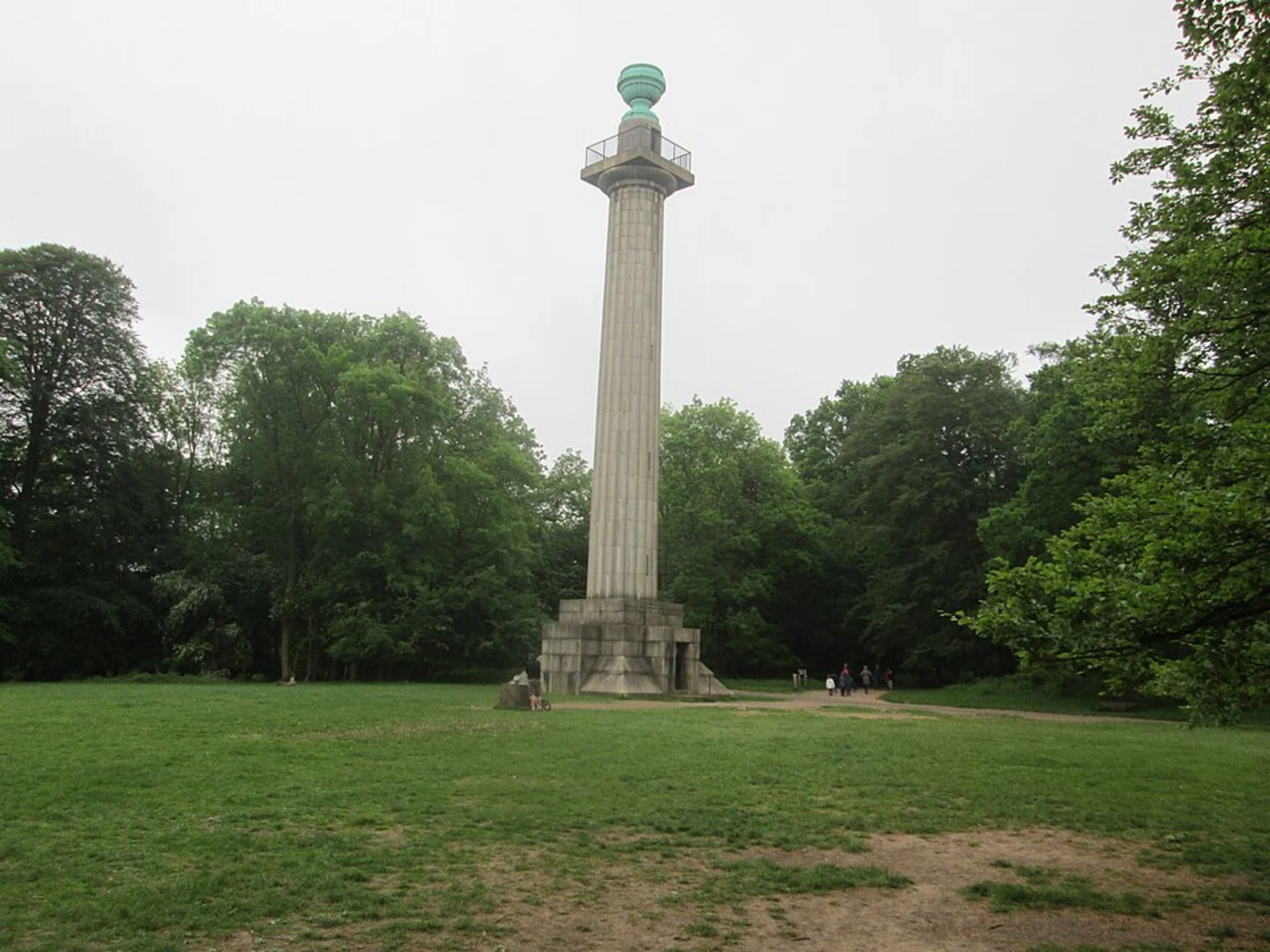 An image depicting the trail Pitstone Hill, Steps Hill and Beacon Hill Loop via The Ridgeway and its surrounding area.