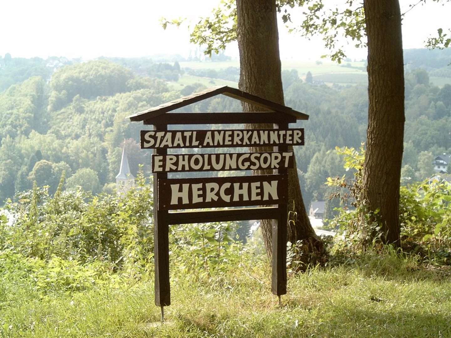 An image depicting the trail Herchen Rundweg Loop and its surrounding area.