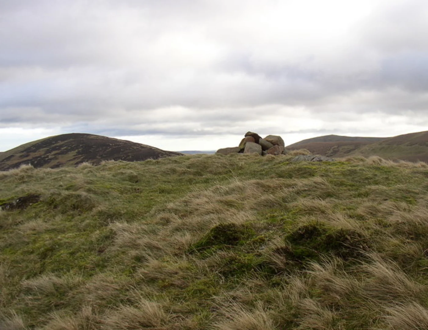 An image depicting the trail High Cantle and its surrounding area.