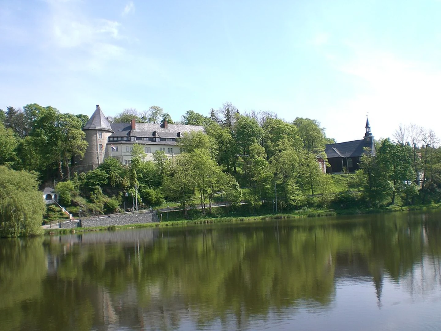 An image depicting the trail Schloss Ballenstedt, Roseburg and Gegensteine Loop and its surrounding area.