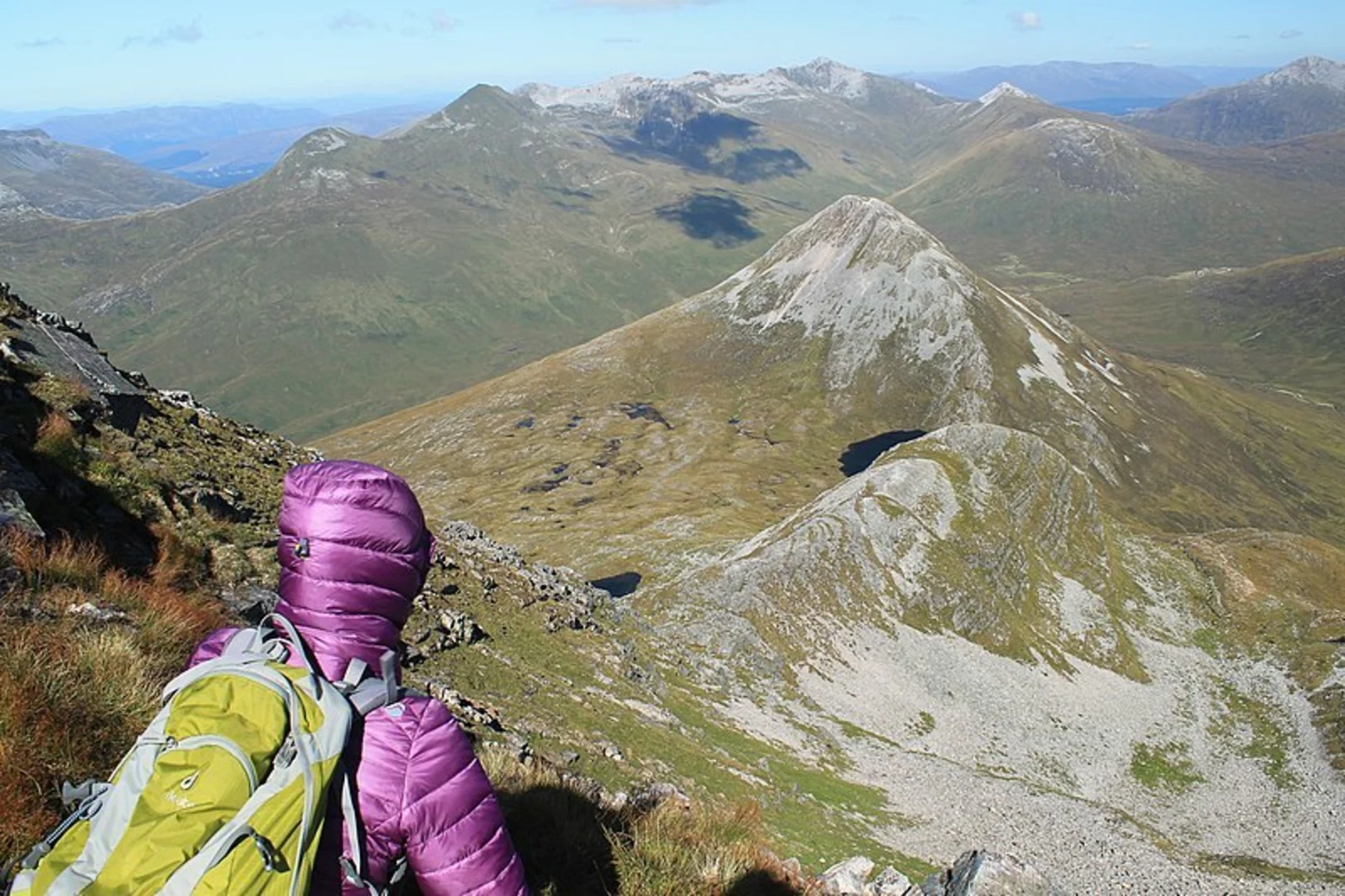 An image depicting the trail Binnein Mòr via Sgor Elide Beag and its surrounding area.