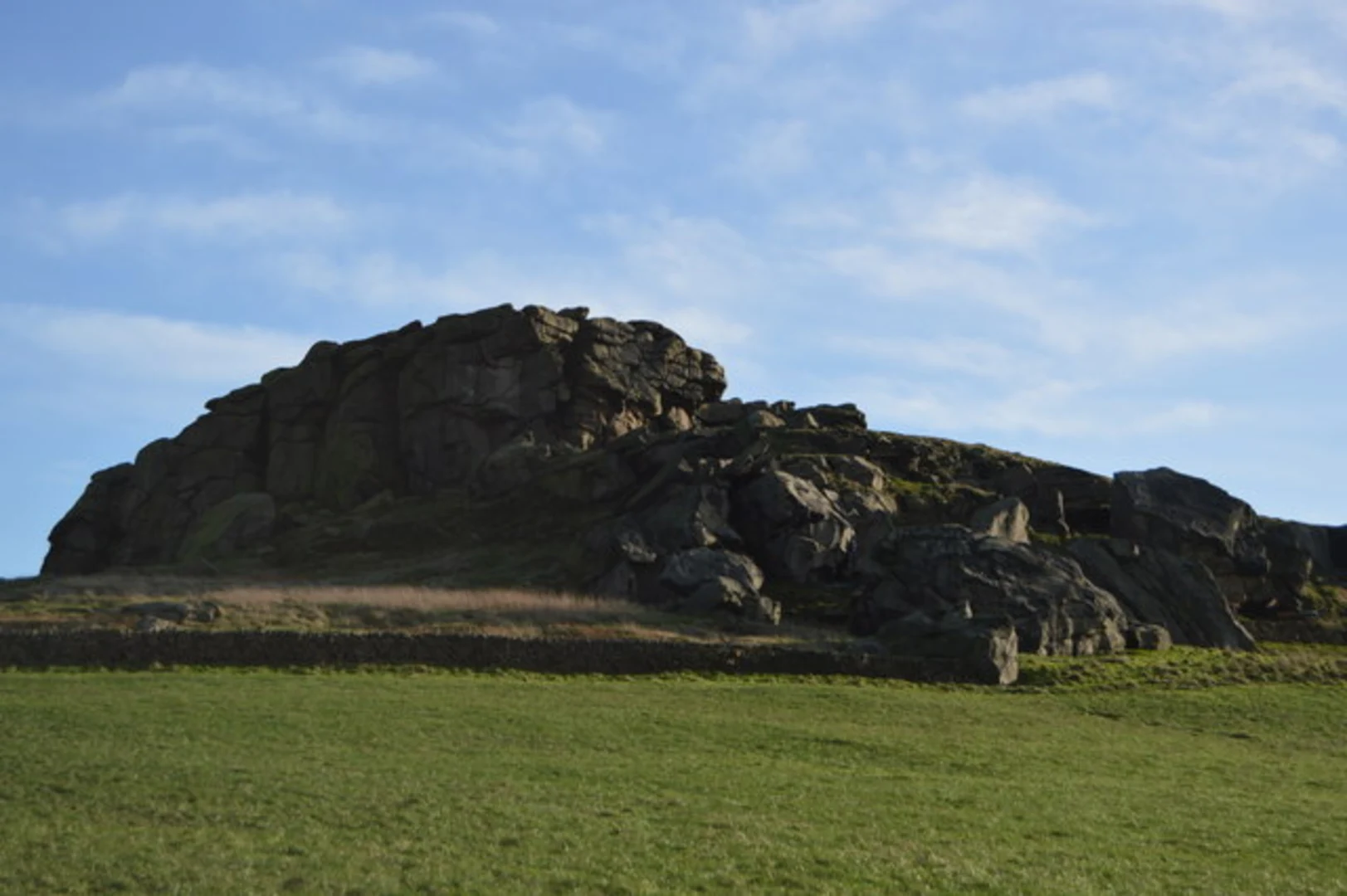 An image depicting the trail Castley and North Rigton Loop via Almscliffe Crag and its surrounding area.