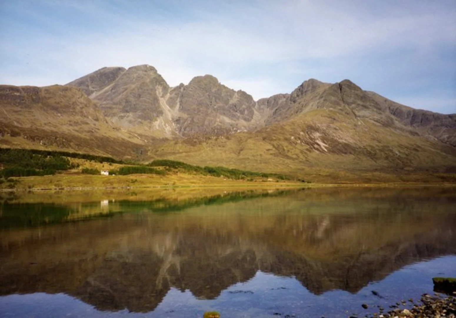 An image depicting the trail Loch Slapin to Sligachan via Bla Bheinn and its surrounding area.