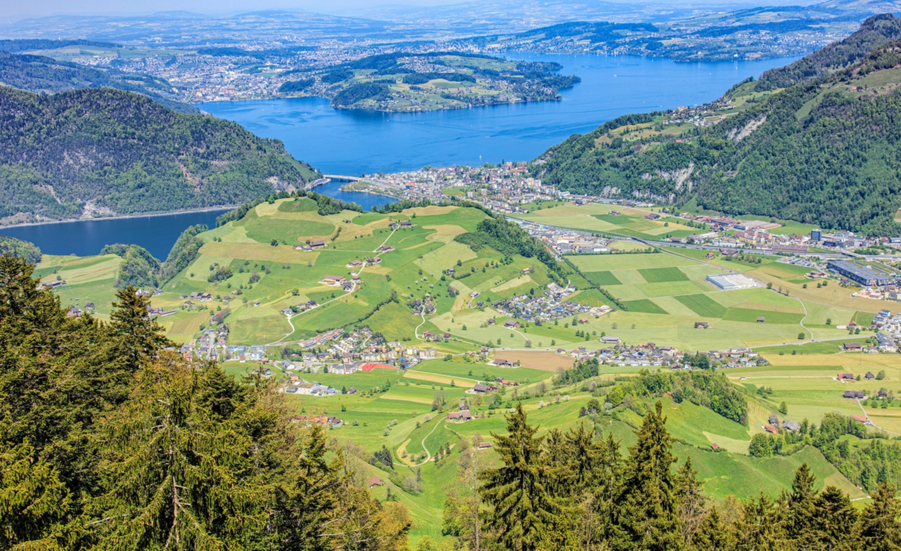 An image depicting the trail Around Stans and its surrounding area.