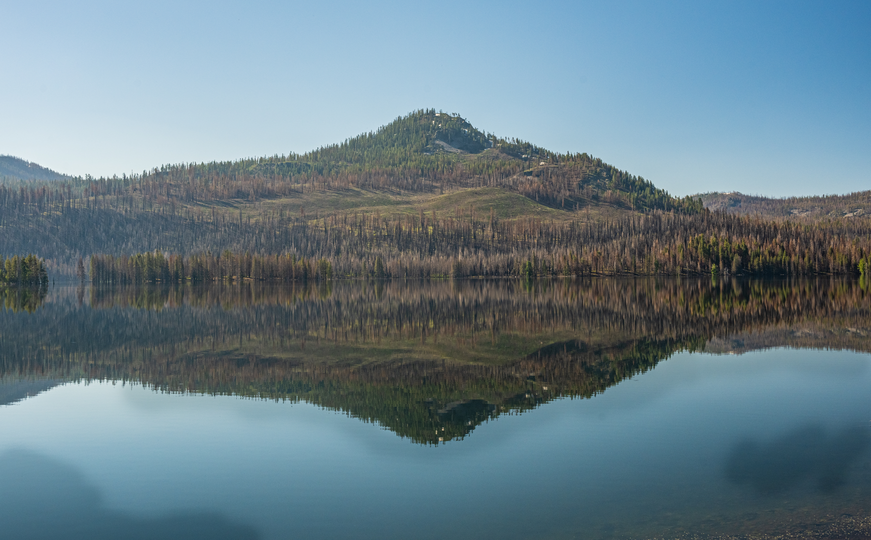 An image depicting the trail Rainbow Lake, Snag Lake and Cinder Cone Loop and its surrounding area.