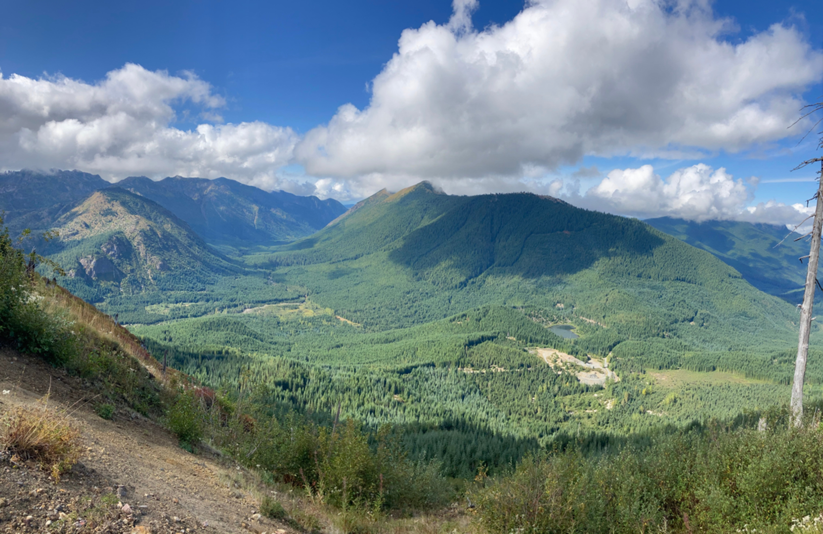 An image depicting the trail Strawberry Mountain Trail and its surrounding area.