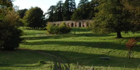 An image depicting the trail Market Weighton - Hudson Way - Goodmanham - Londesborough and Towthorpe and its surrounding area.