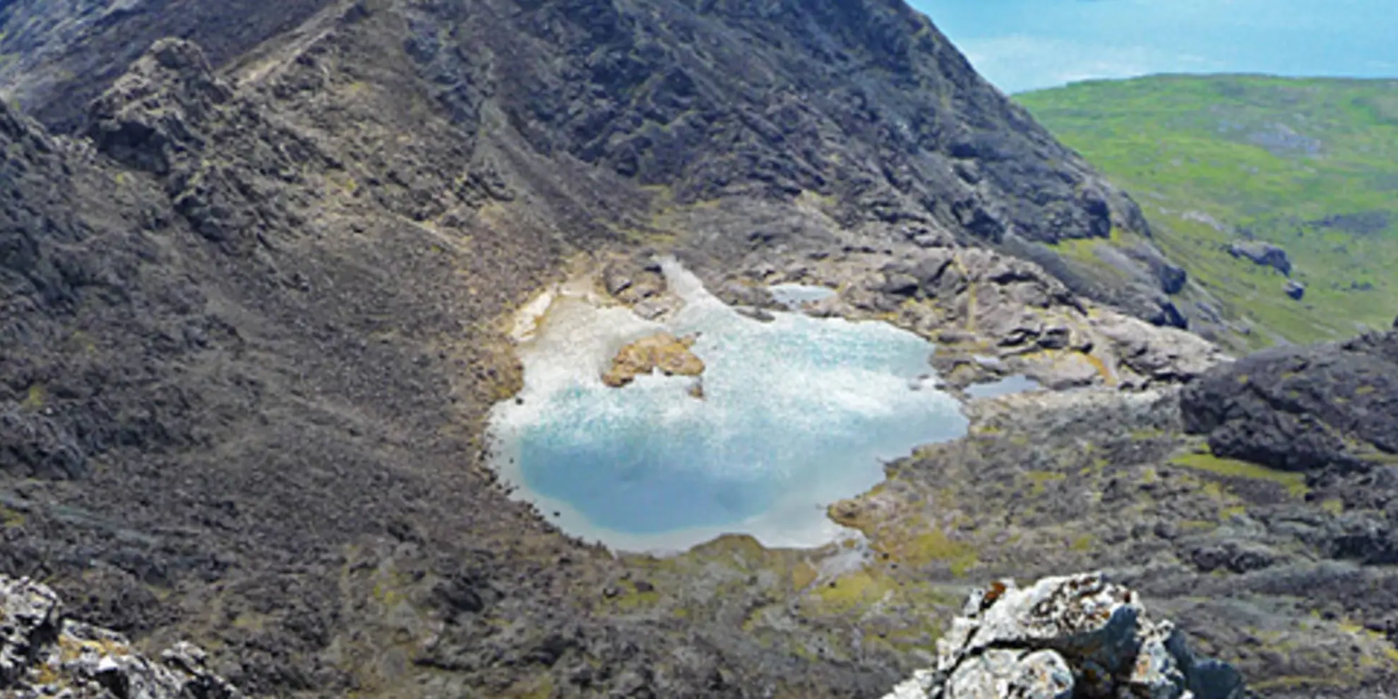 An image depicting the trail Sgurr nan Eag and Sgurr Dearg from Bualintur and its surrounding area.