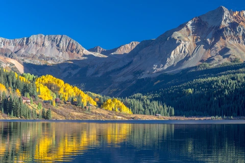 An image depicting the trail Trout Lake via Eureka Trail and its surrounding area.