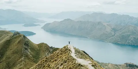 An image depicting the trail Roys Peak Track and its surrounding area.