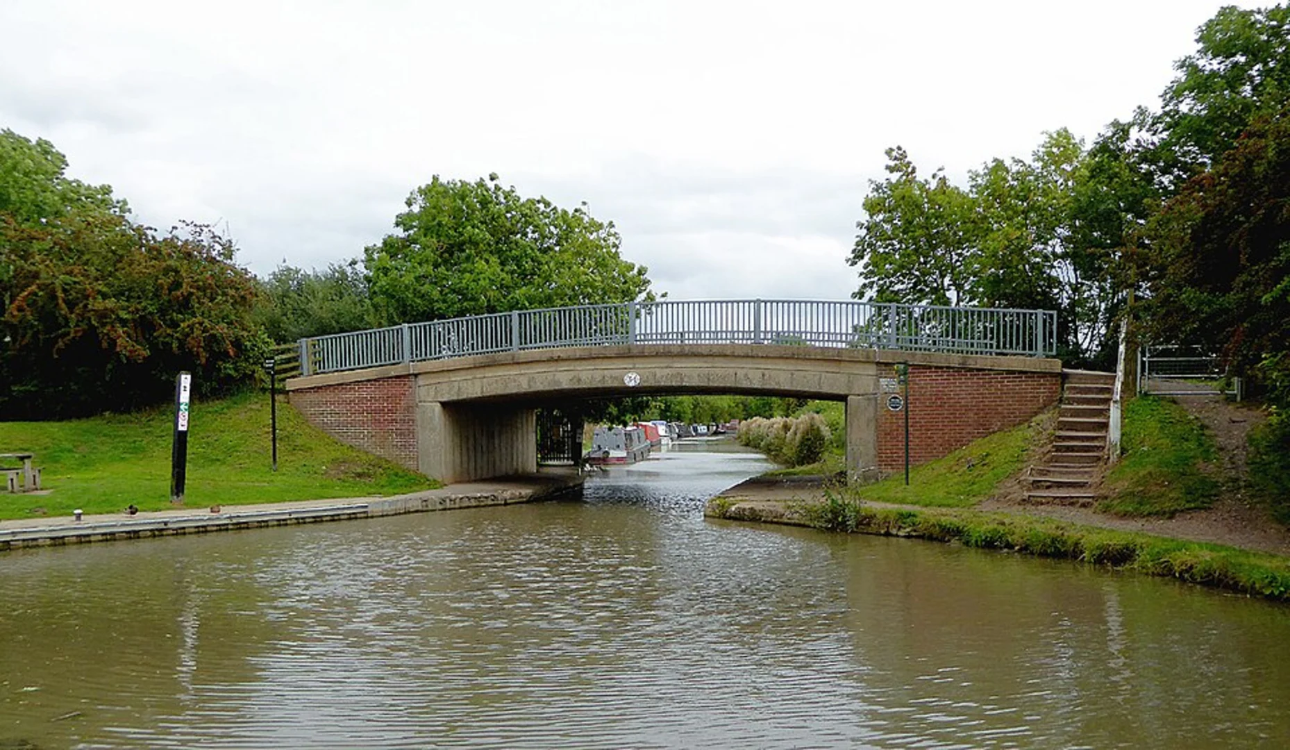 An image depicting the trail Amblon Wood and Hill Loop and its surrounding area.