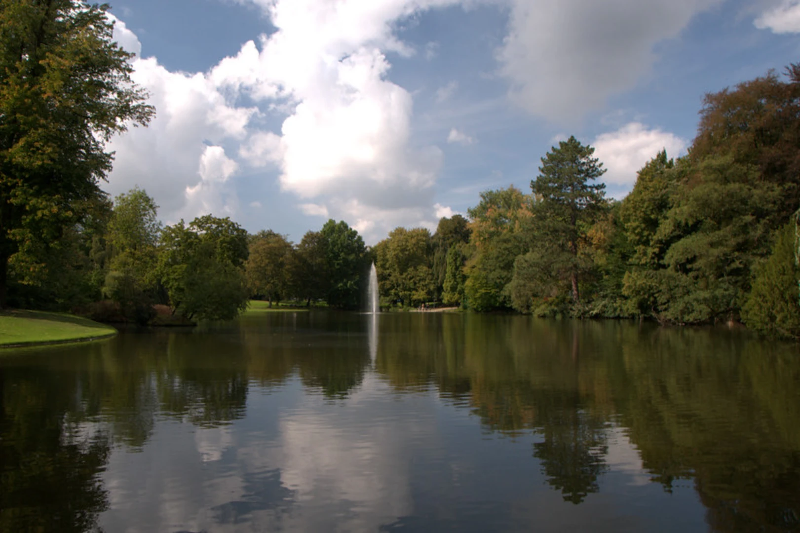 An image depicting the trail Neuss Loop via Bauerbahn and its surrounding area.