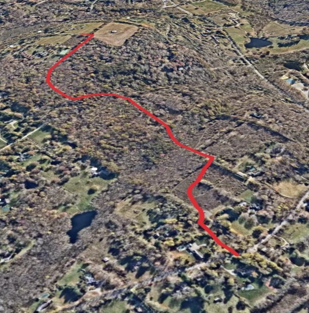 An image depicting the trail Connector path to Waccabuc Heights and its surrounding area.