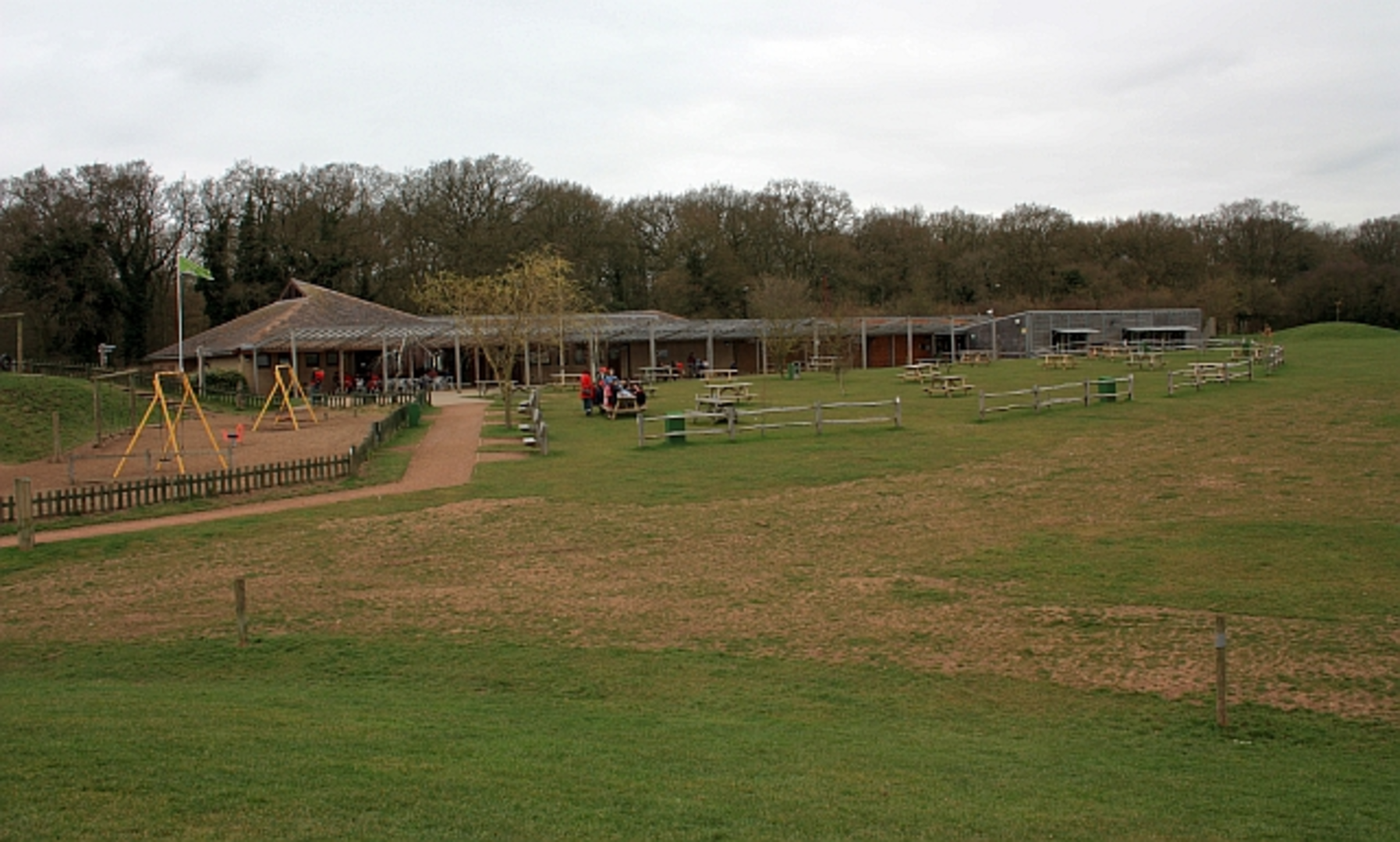 An image depicting the trail Worcester Woods COuntry Park Loop from Country Hall and its surrounding area.