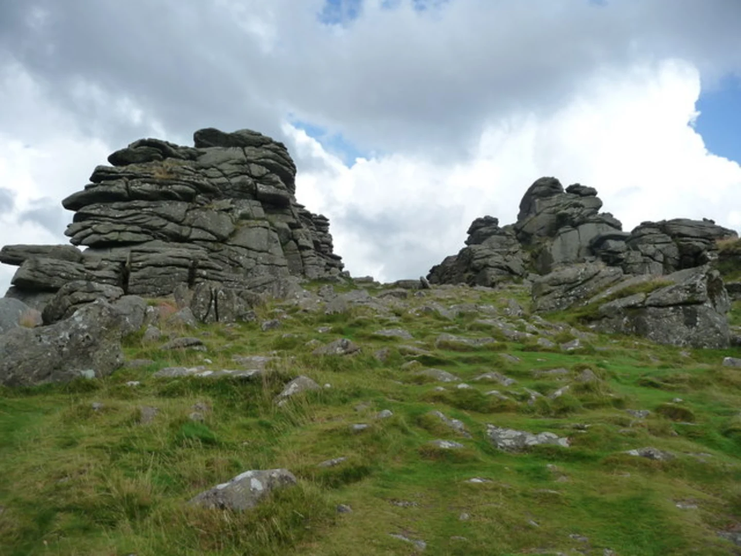 An image depicting the trail Hound Tor Loop - Manaton and its surrounding area.