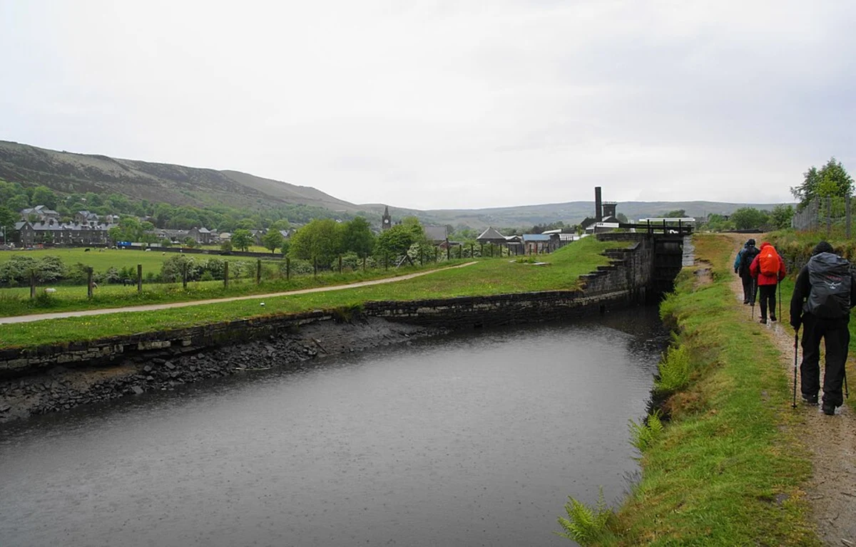 Huddersfield Narrow Canal Loop in Uppermill