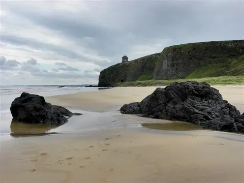 An image depicting the trail Mussenden Temple Loop and its surrounding area.