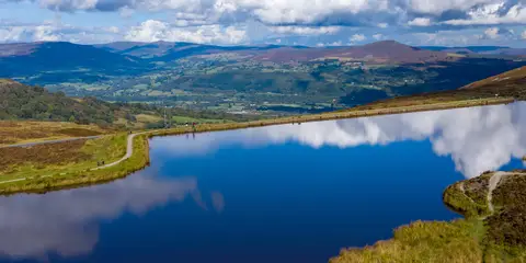 An image depicting the trail Iron Mountain from Pen-fford-goch and its surrounding area.