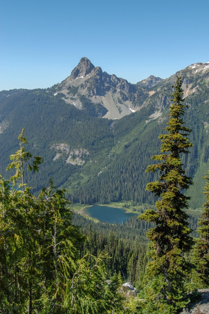 An image depicting the trail Deception Pass Trail and its surrounding area.