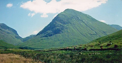 An image depicting the trail Sron na Creise and Inglis Clark Ridge Loop and its surrounding area.