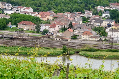 An image depicting the trail Hammelsberg und Atzbusch bei Perl and Rabüscheck Loop and its surrounding area.